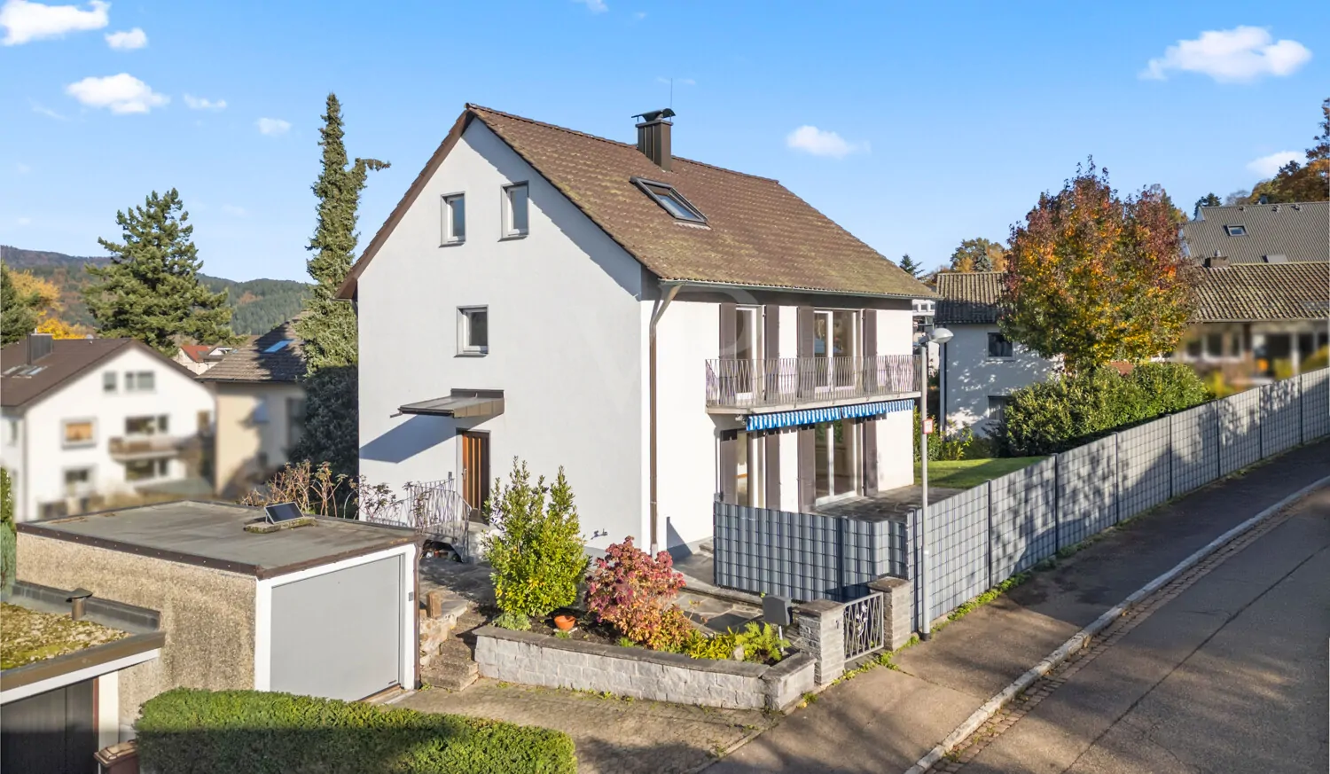 Außenansicht von der Straßenseite