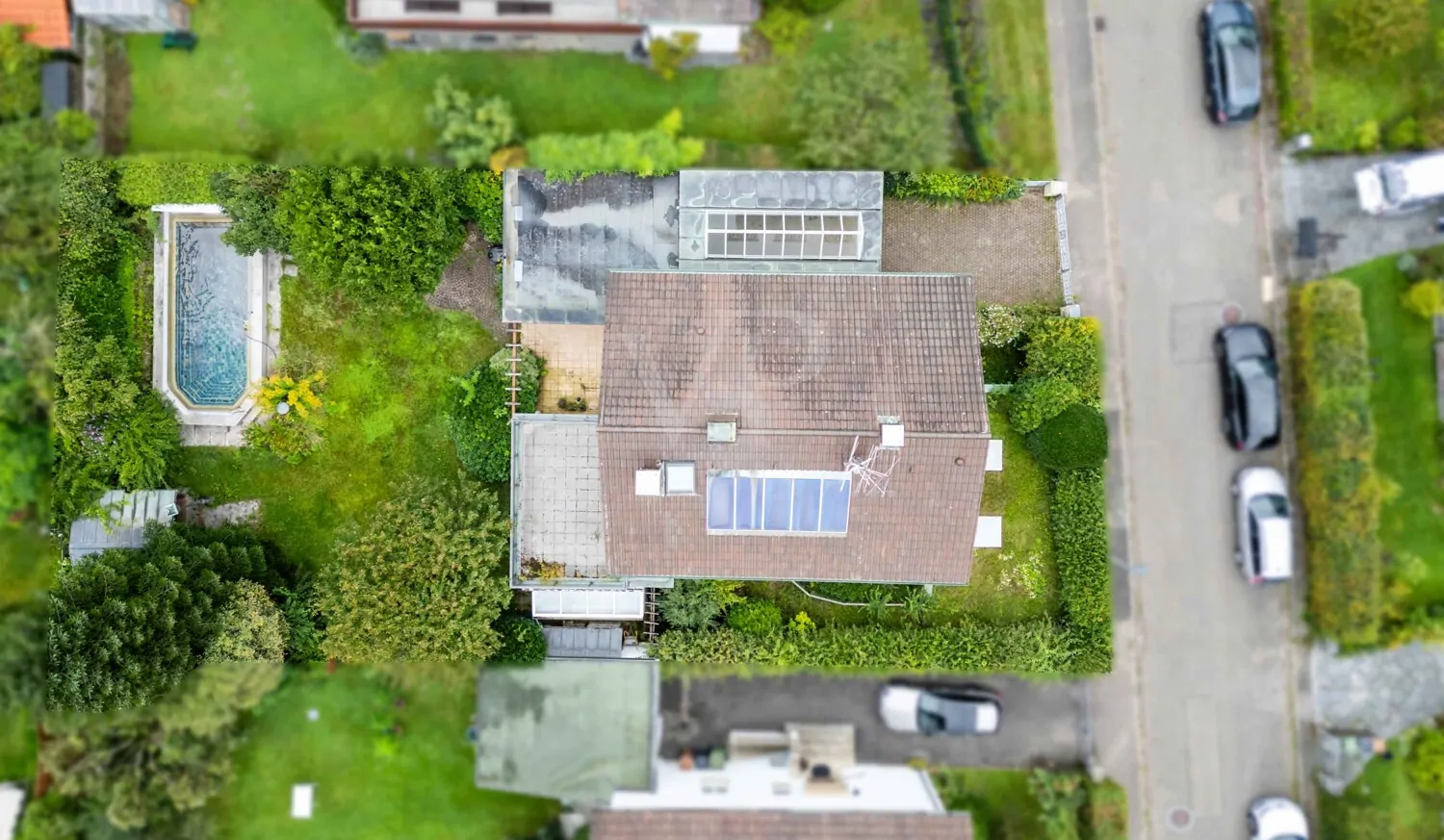 Blick von oben auf das gesamte Anwesen