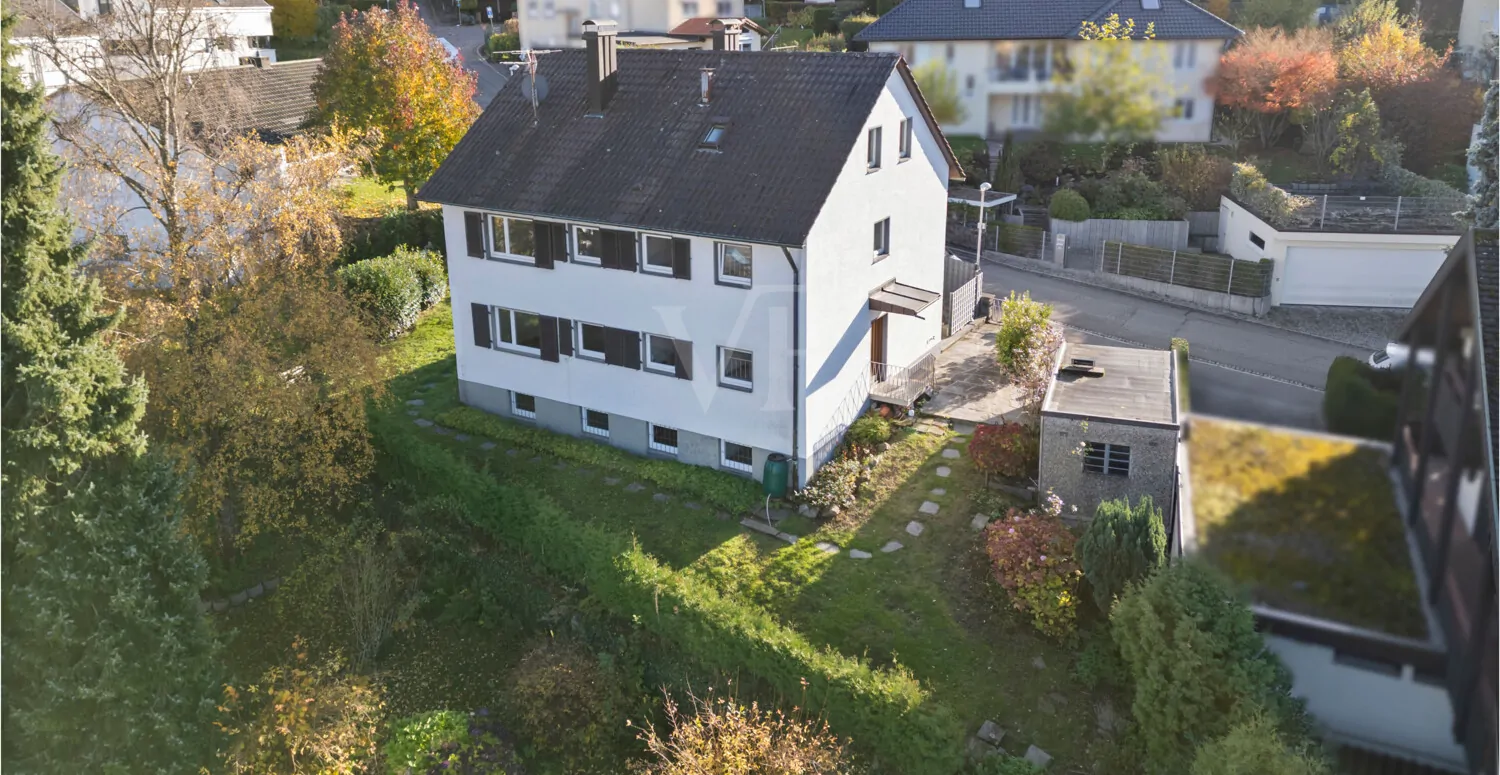 Luftbild von der Rückseite mit Blick auf den Garten