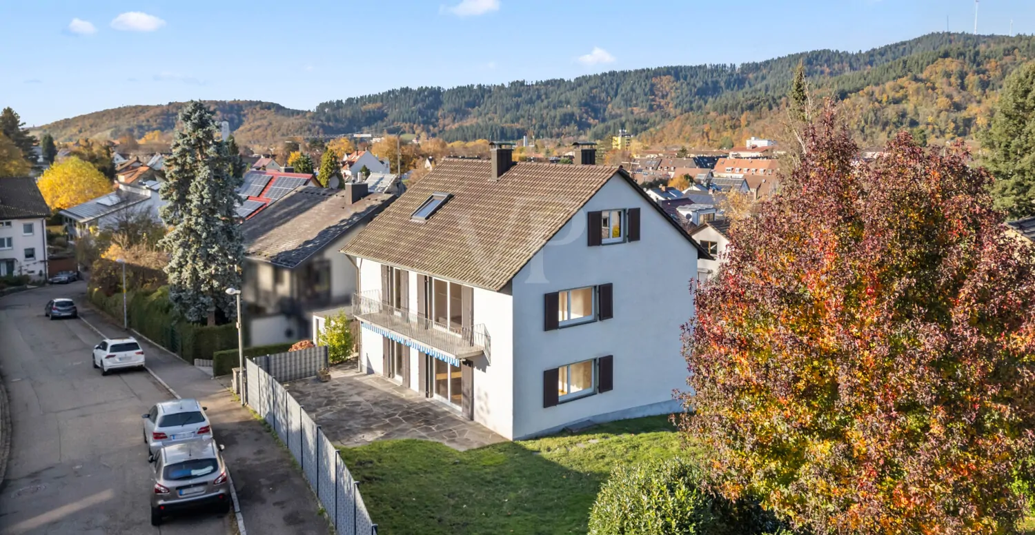 Außensicht mit Blick von der Straßenseite