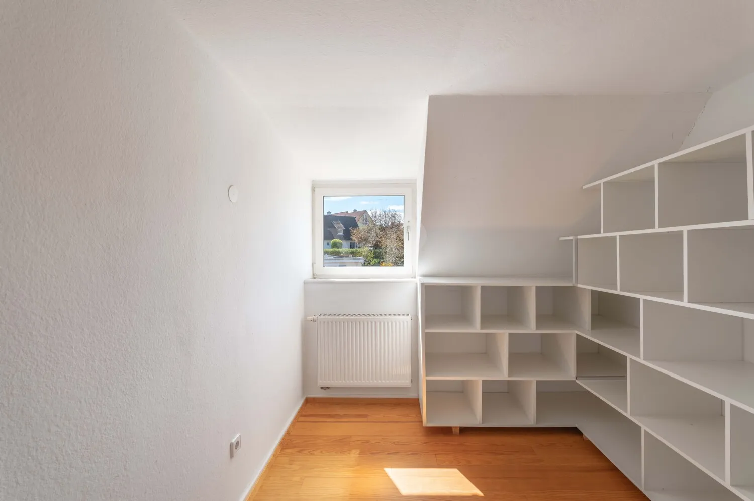 Ankleide oder Arbeitszimmer im OG
