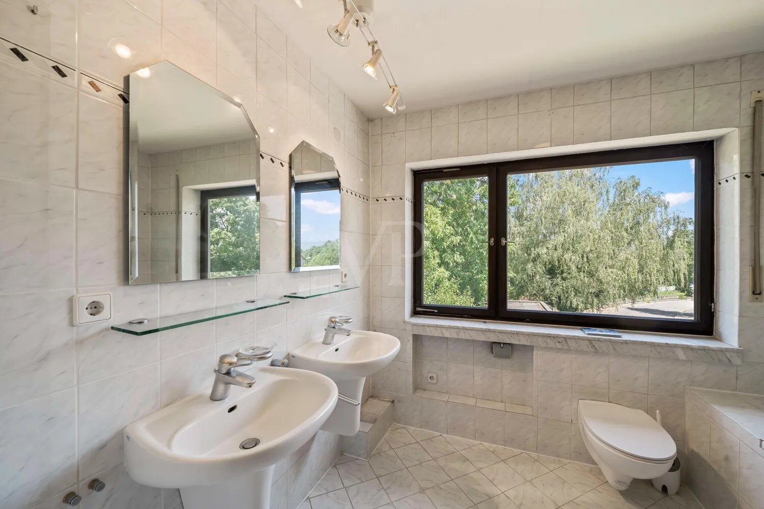 Badezimmer im Obergeschoss