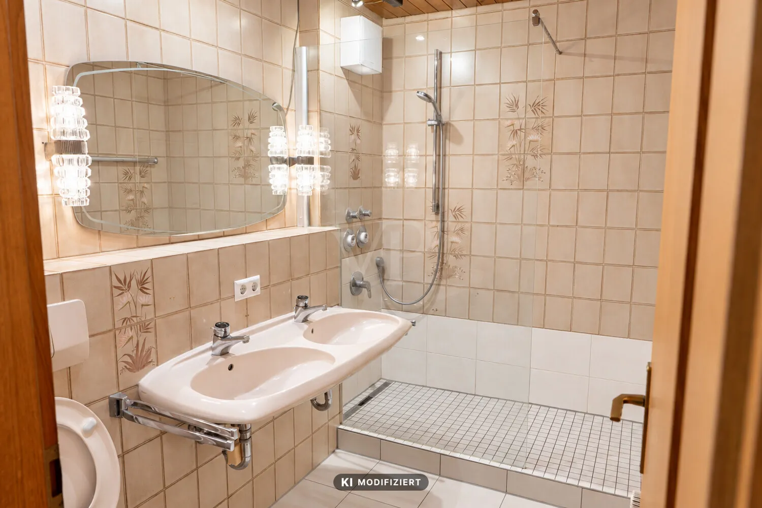 Badezimmer im 1.Dachgeschoss mit Dusche