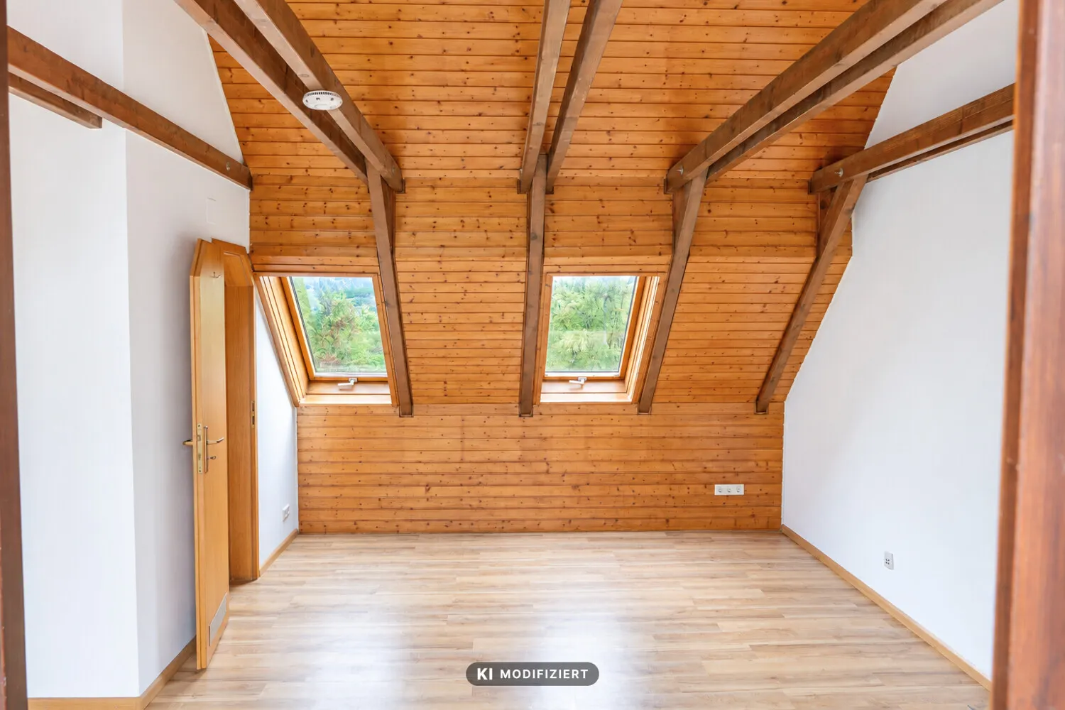 Dachgeschoss mit Blick auf den Schlossberg