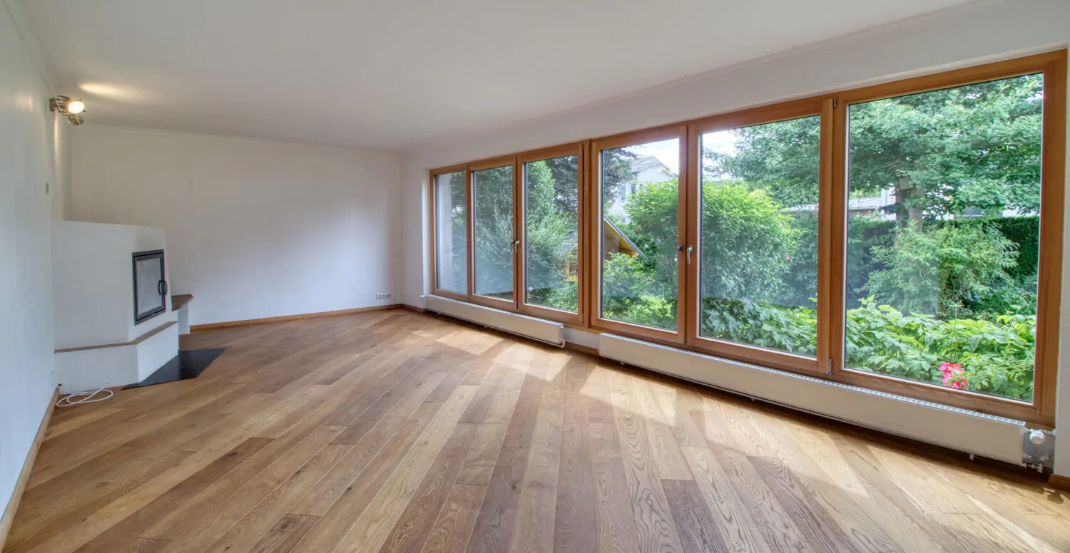 Wohnzimmer mit Holzofen