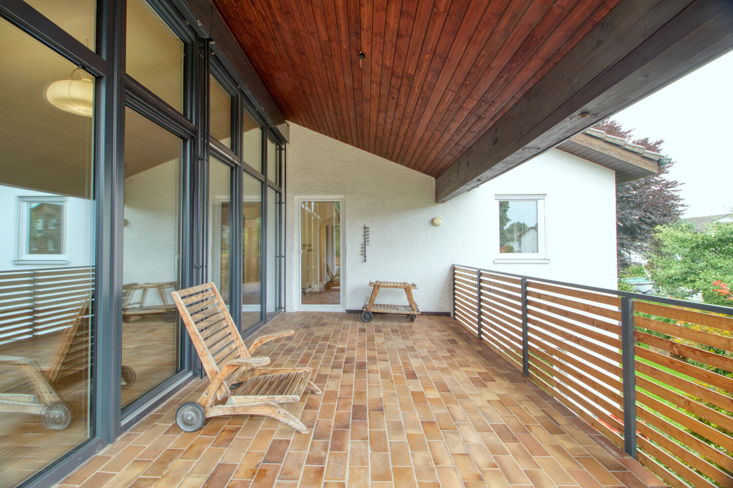 Überdachter Balkon