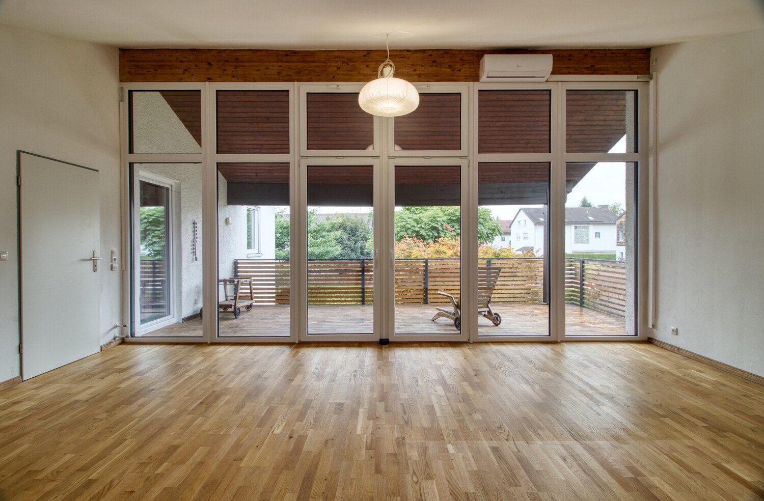 Elternschlafzimmer mit überdachtem Balkon