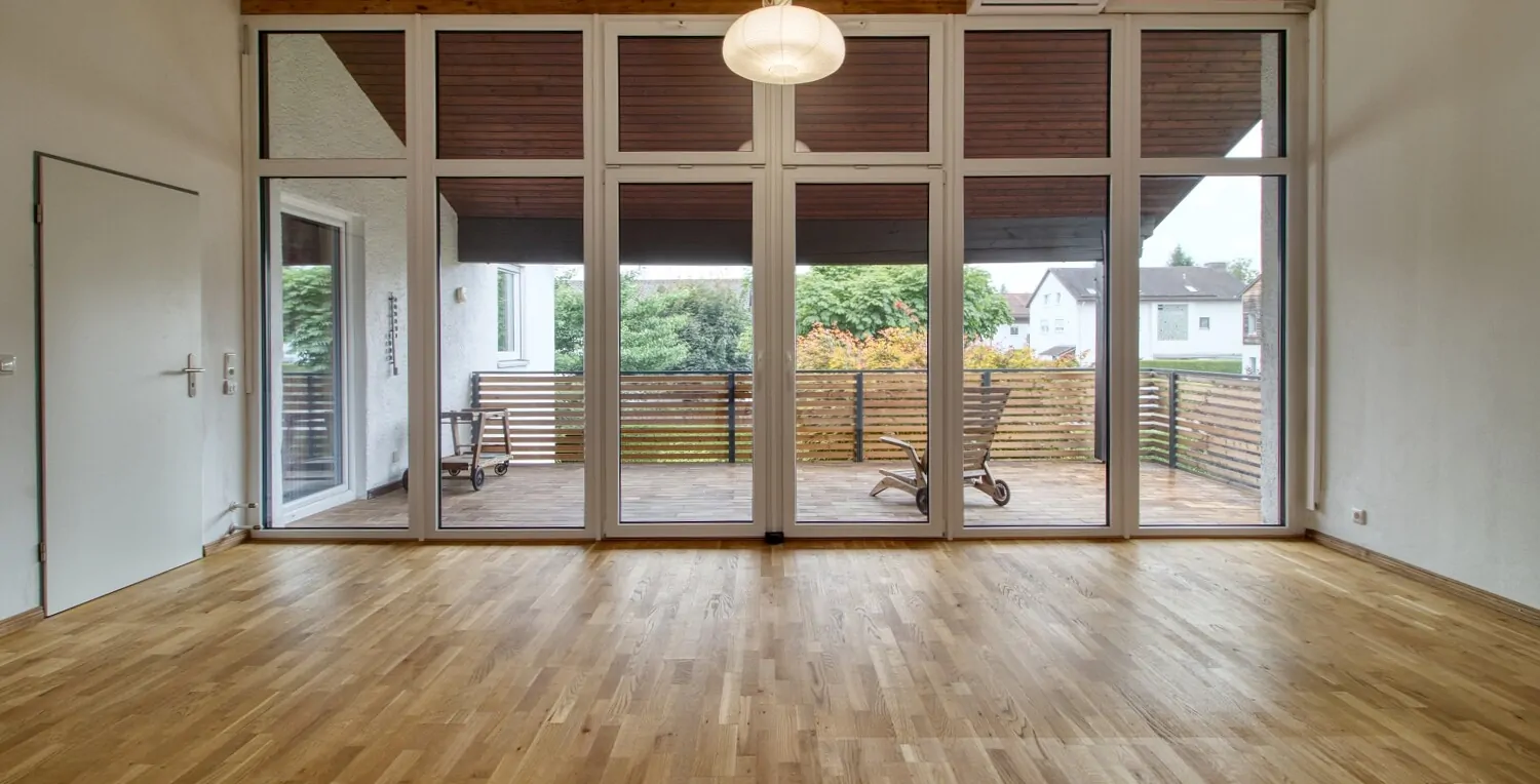 Elternschlafzimmer mit überdachtem Balkon