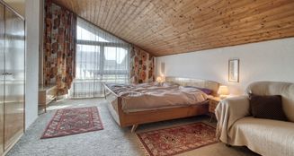 von_poll_real_estate_property_25042001_image_16
