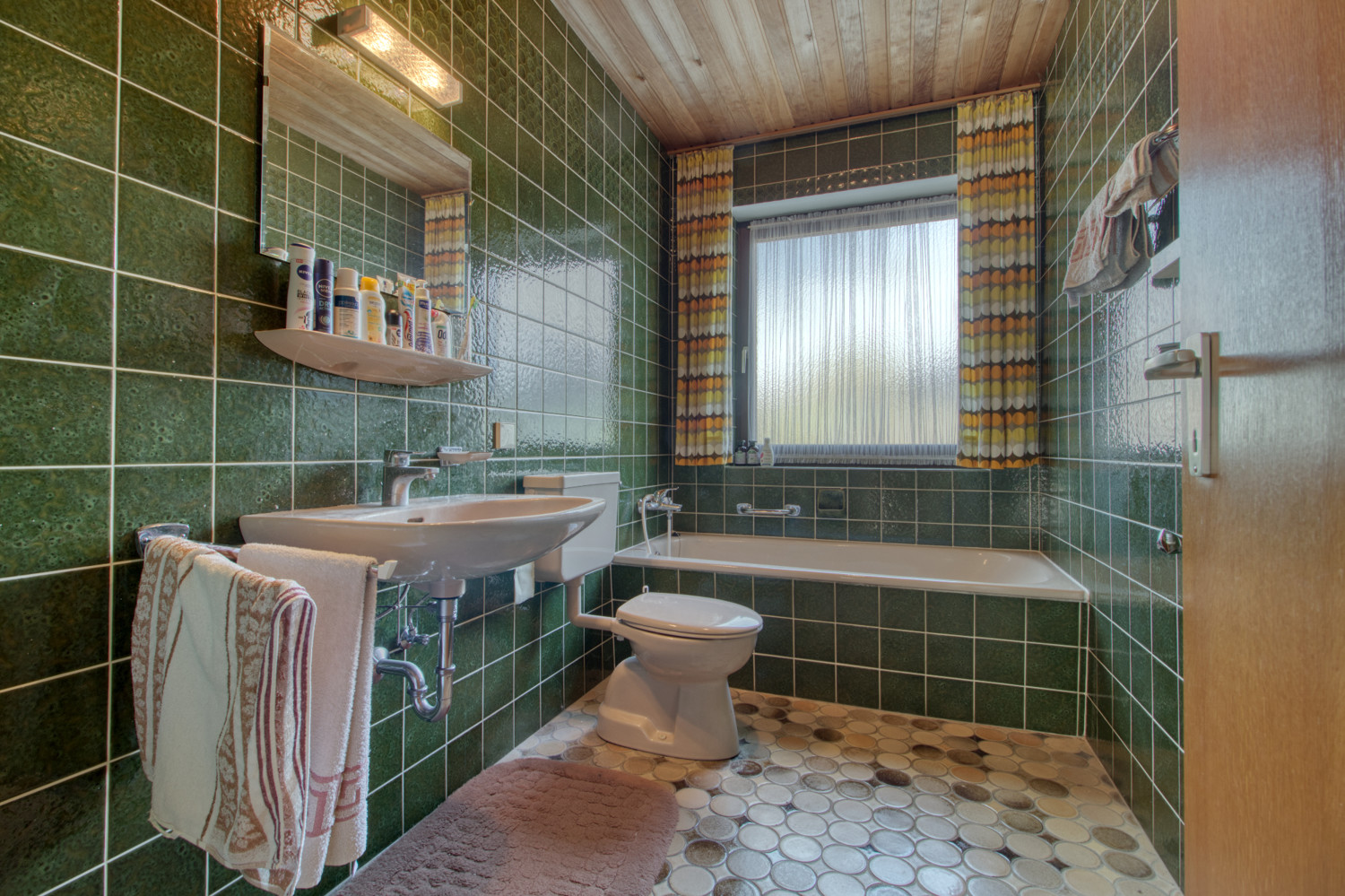 Bad EG mit Wanne