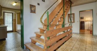 von_poll_real_estate_property_25042001_image_5