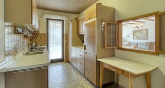 von_poll_real_estate_property_25042001_image_7