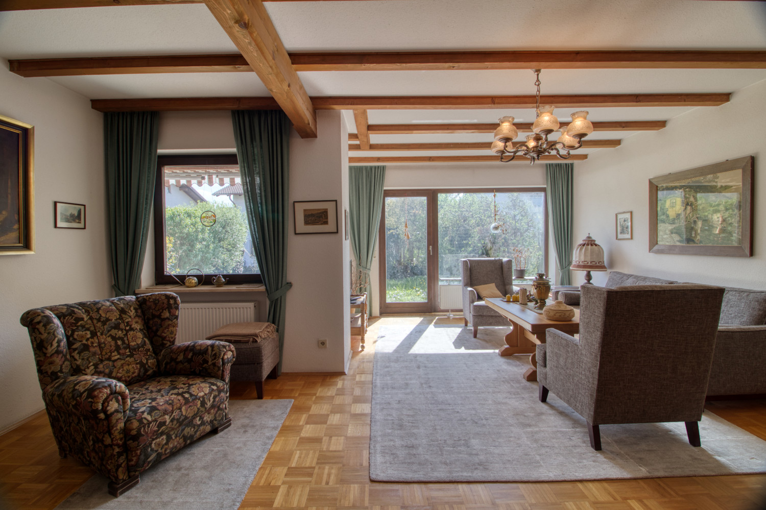 Wohnzimmer mit Terrassenzugang