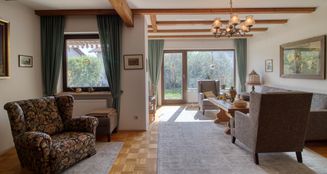 von_poll_real_estate_property_25042001_image_8