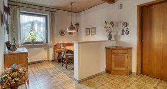 von_poll_real_estate_property_25042001_image_4