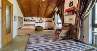 von_poll_real_estate_property_25042001_image_14