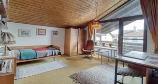 von_poll_real_estate_property_25042001_image_12