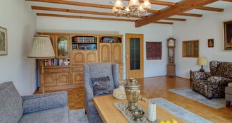 von_poll_real_estate_property_25042001_image_9