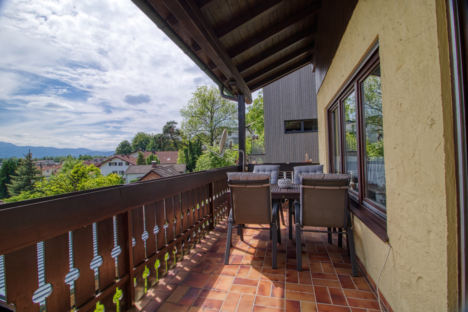 Balkon mit Bergblick