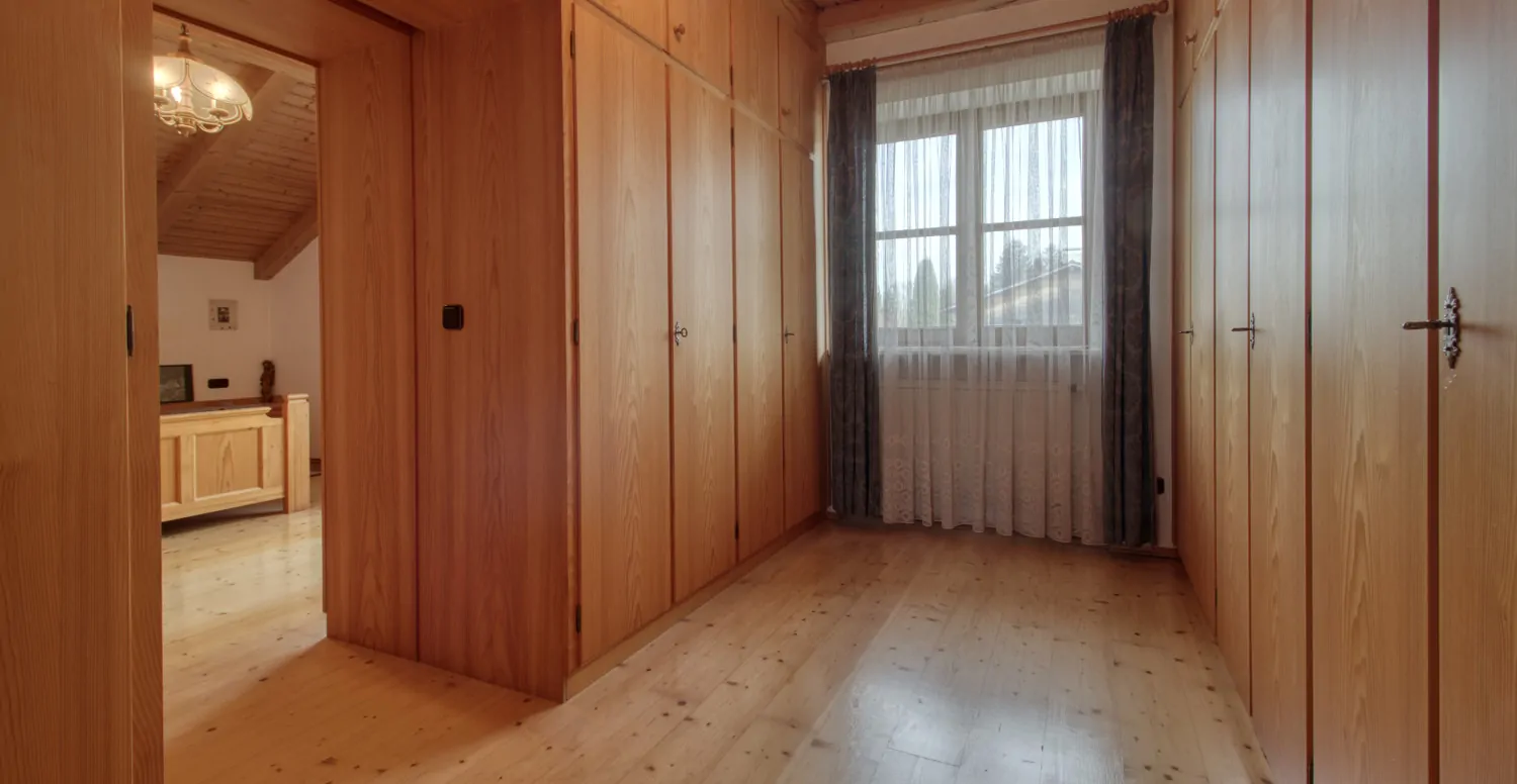 Begehbare Ankleide mit Einbauschränken