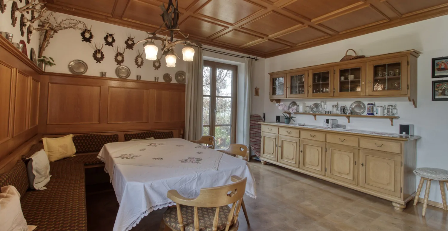 Esszimmer mit Gartenzugang