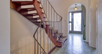 von_poll_real_estate_property_25042013_image_1