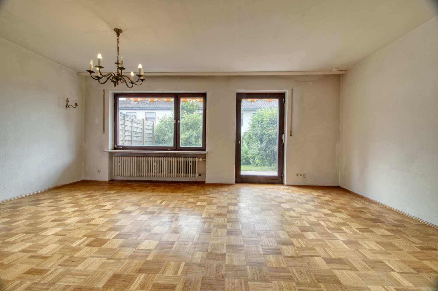 Wohnzimmer mit Terrassenzugang