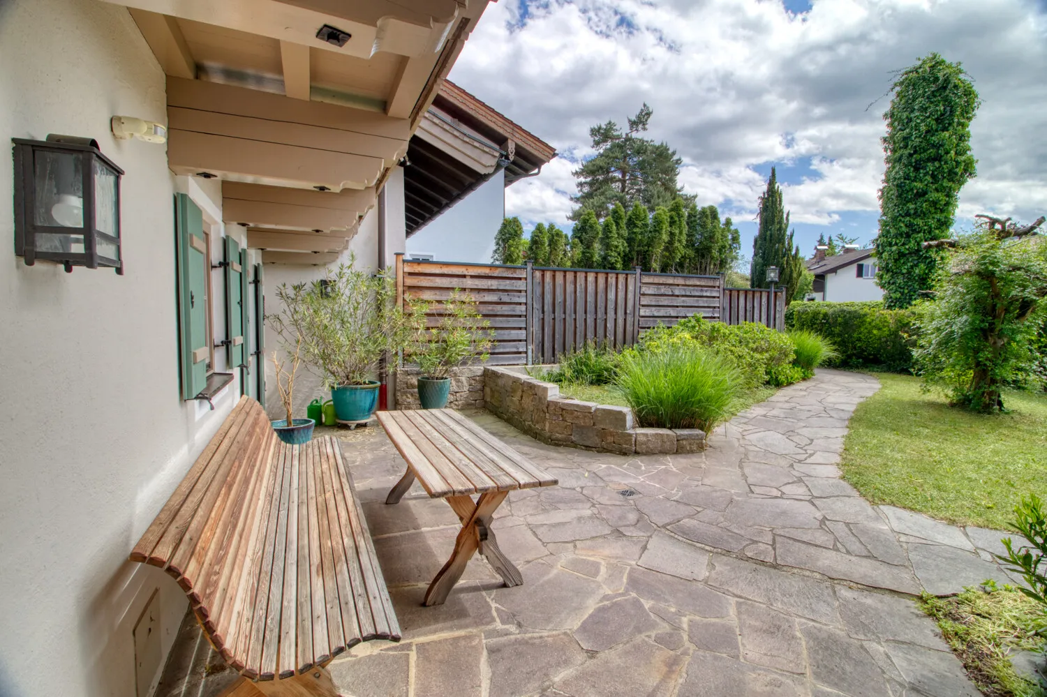 Hauszugang mit Südterrasse