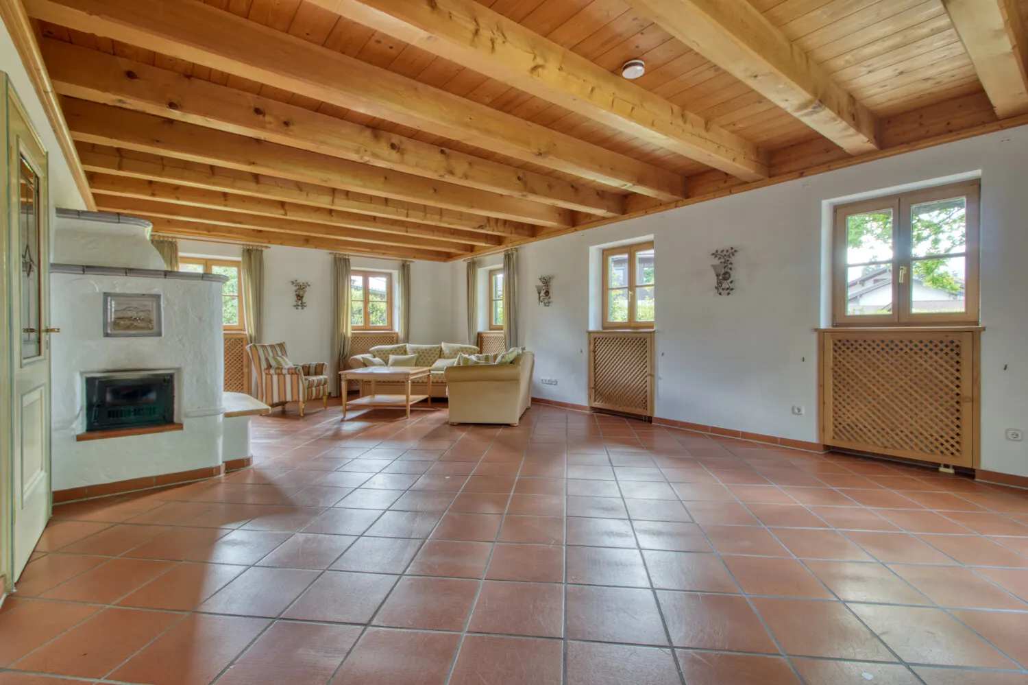 Wohnzimmer mit Kachelofen