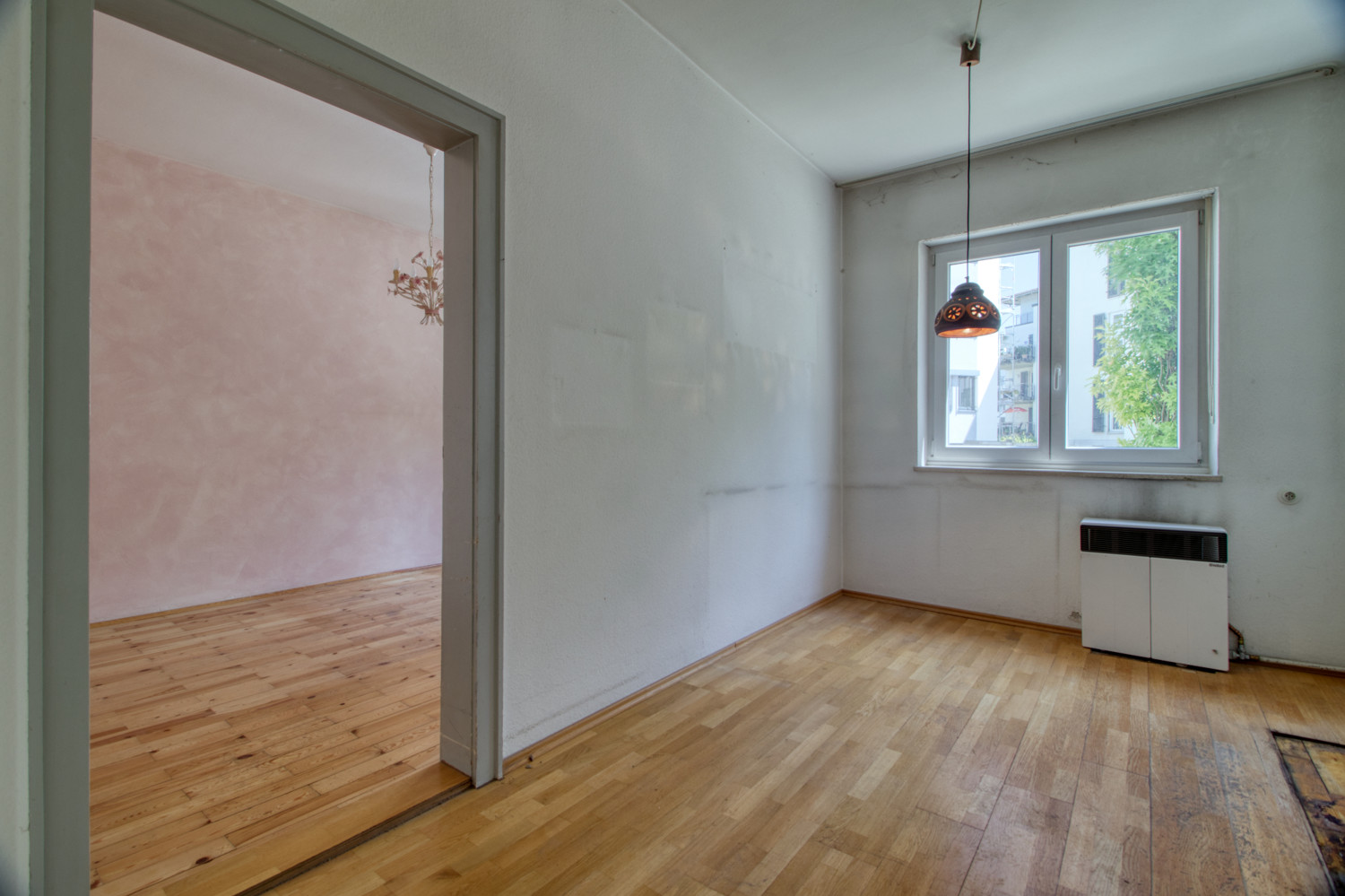 Küche mit Blick ins Esszimmer