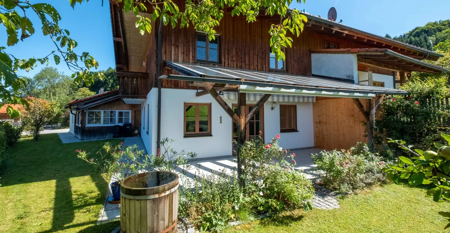 Südwestseite mit Terrasse