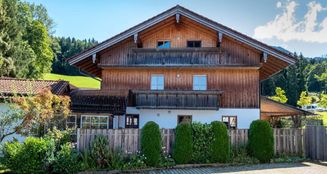 von_poll_real_estate_property_25042016_image_0