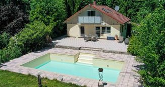 von_poll_real_estate_property_25042017_image_0