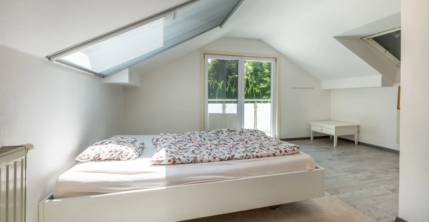 Schlafzimmer im OG mit Balkon