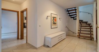 von_poll_real_estate_property_25042021_image_2