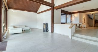 von_poll_real_estate_property_25042021_image_3