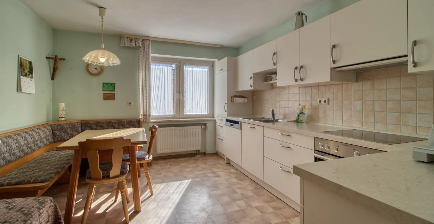 Küche mit Essbereich