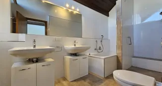 von_poll_real_estate_property_25042022_image_10