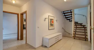 von_poll_real_estate_property_25042022_image_2