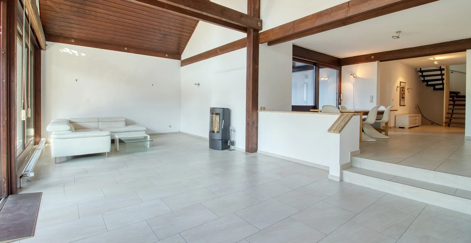 Wohnzimmer mit Blick in Richtung Diele, Essbereich