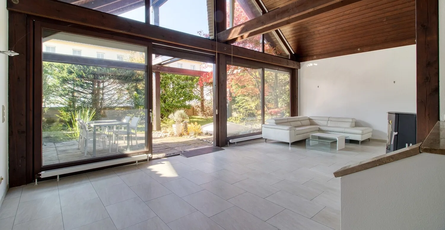 Wohnzimmer mit 5 Meter Raumhöhe