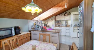 von_poll_real_estate_property_26042001_image_3