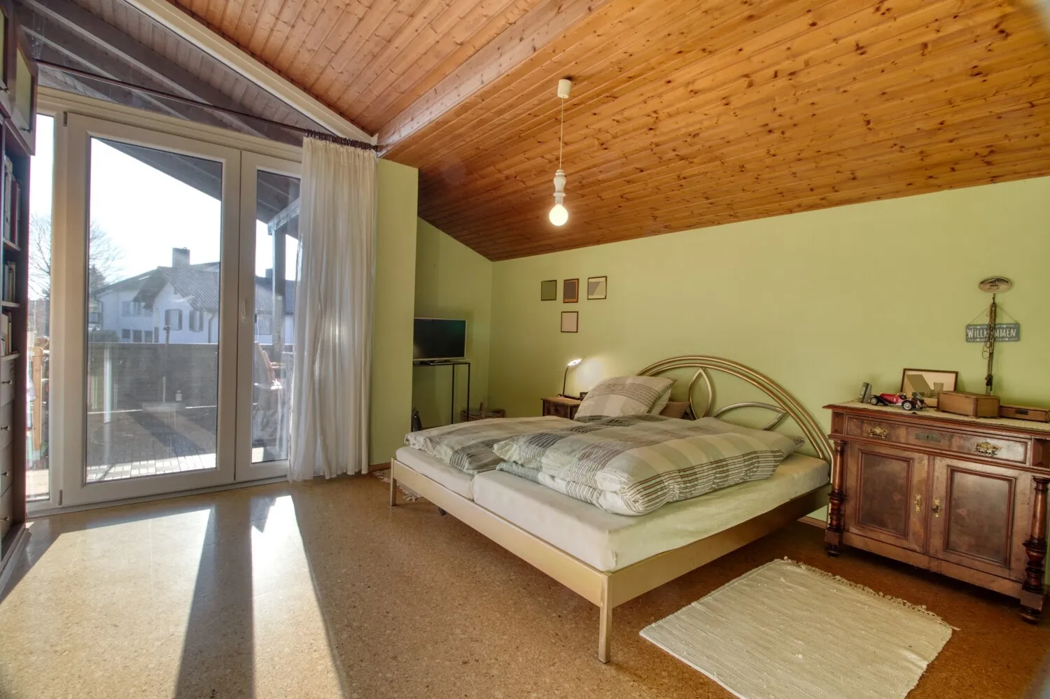 Schlafzimmer Mit Balkon