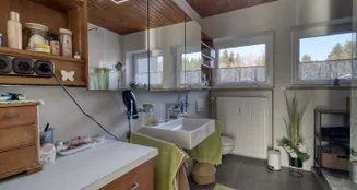 von_poll_real_estate_property_26042001_image_9