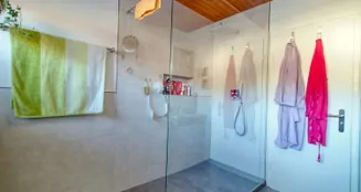 von_poll_real_estate_property_26042001_image_10