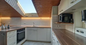 von_poll_real_estate_property_26042001_image_4