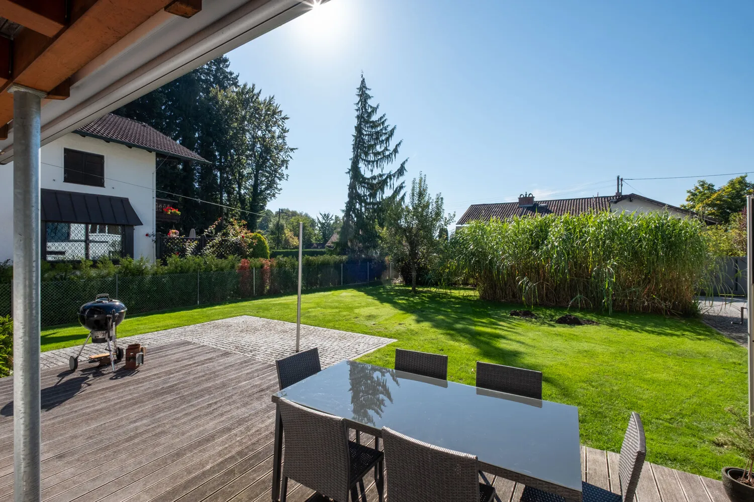 Südterrasse mit Gartenblick