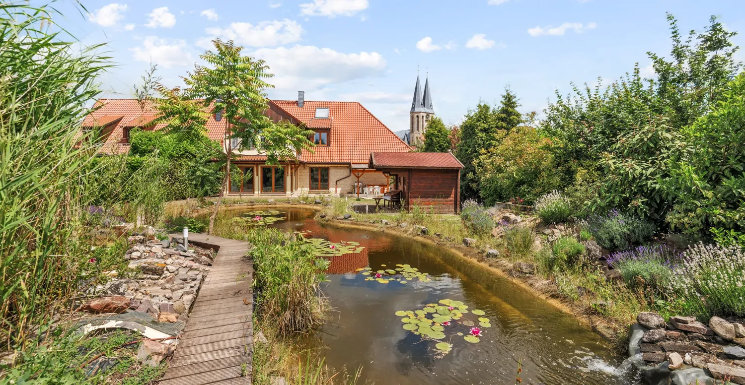 Garten mit Schwimmteich