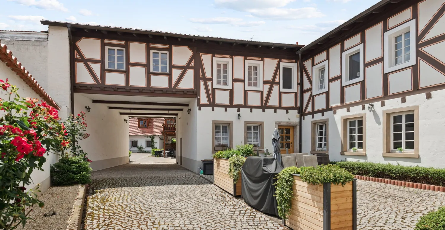 Torhaus vorderer und hinterer Hof