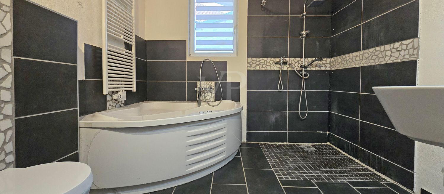 modernes Badezimmer